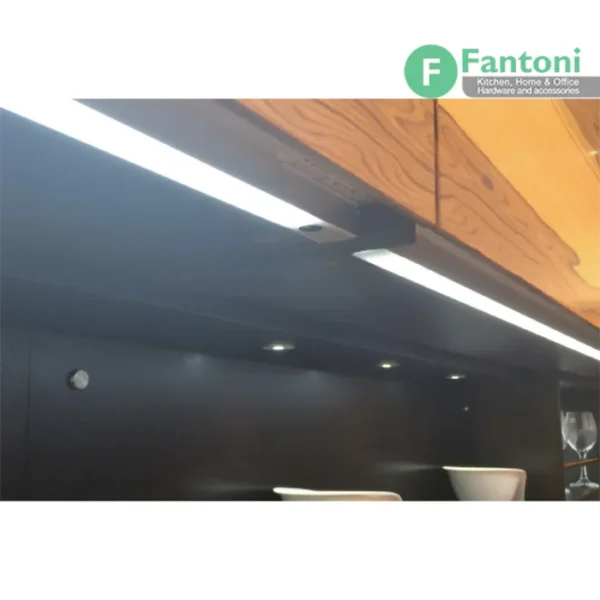 چراغ LED روکار مخصوص یونولیت های هوایی فانتونی N523,N525 چراغ LED خطی روکار فانتونی مدل لیورا (Liora) | عرض ۶۰۰ تا ۱۲۰۰ میلی‌متر